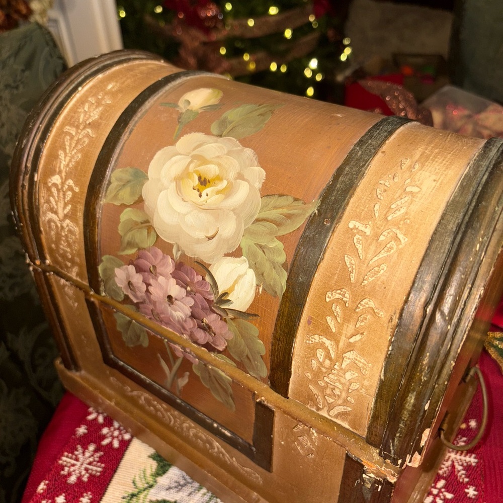 VINTAGE  Floral Painted Wooden Chest - Picture 10 of 10